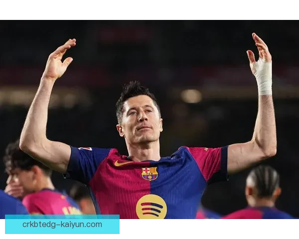 莱万多夫斯基西甲赛季最佳表现稳健